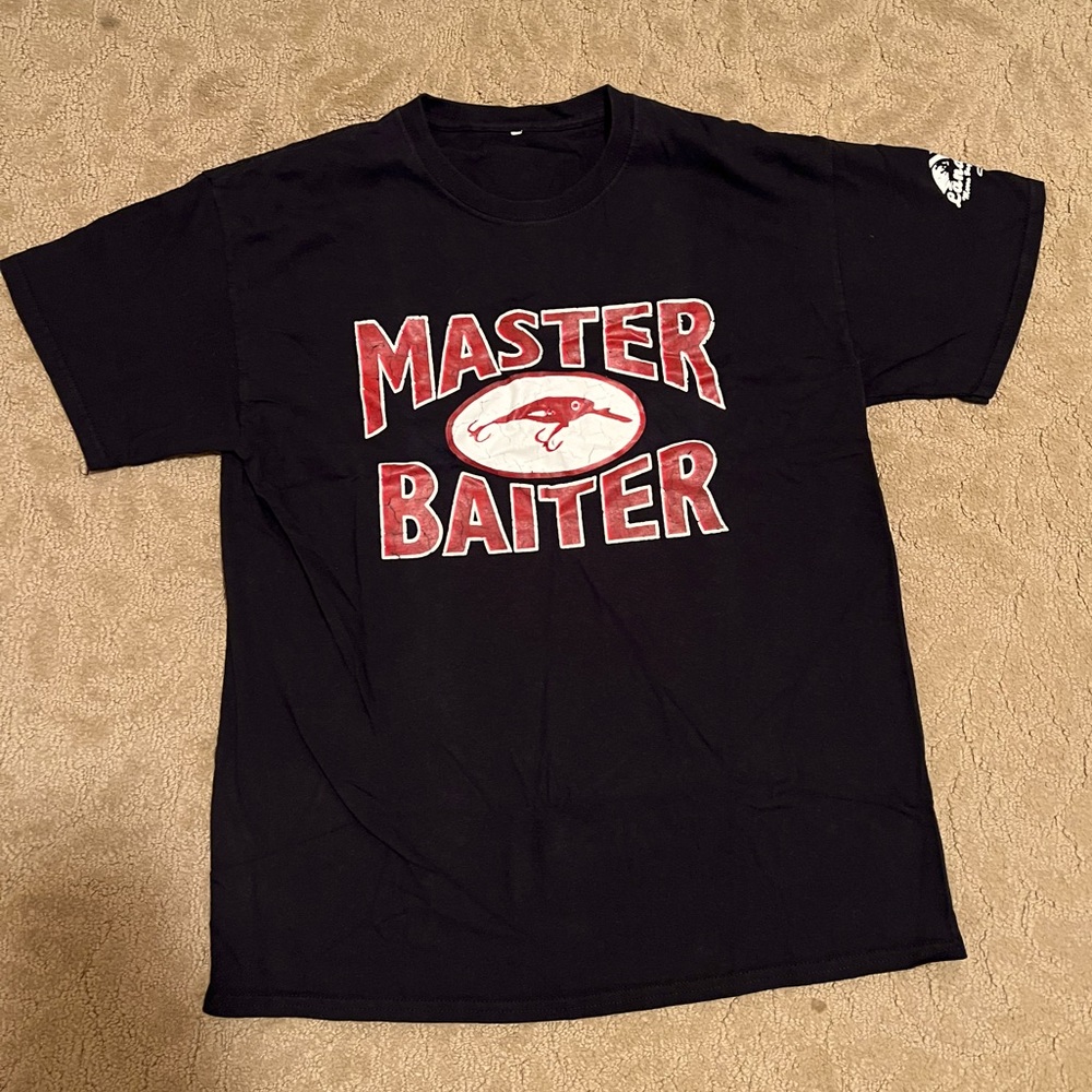 Graphic tee, size M